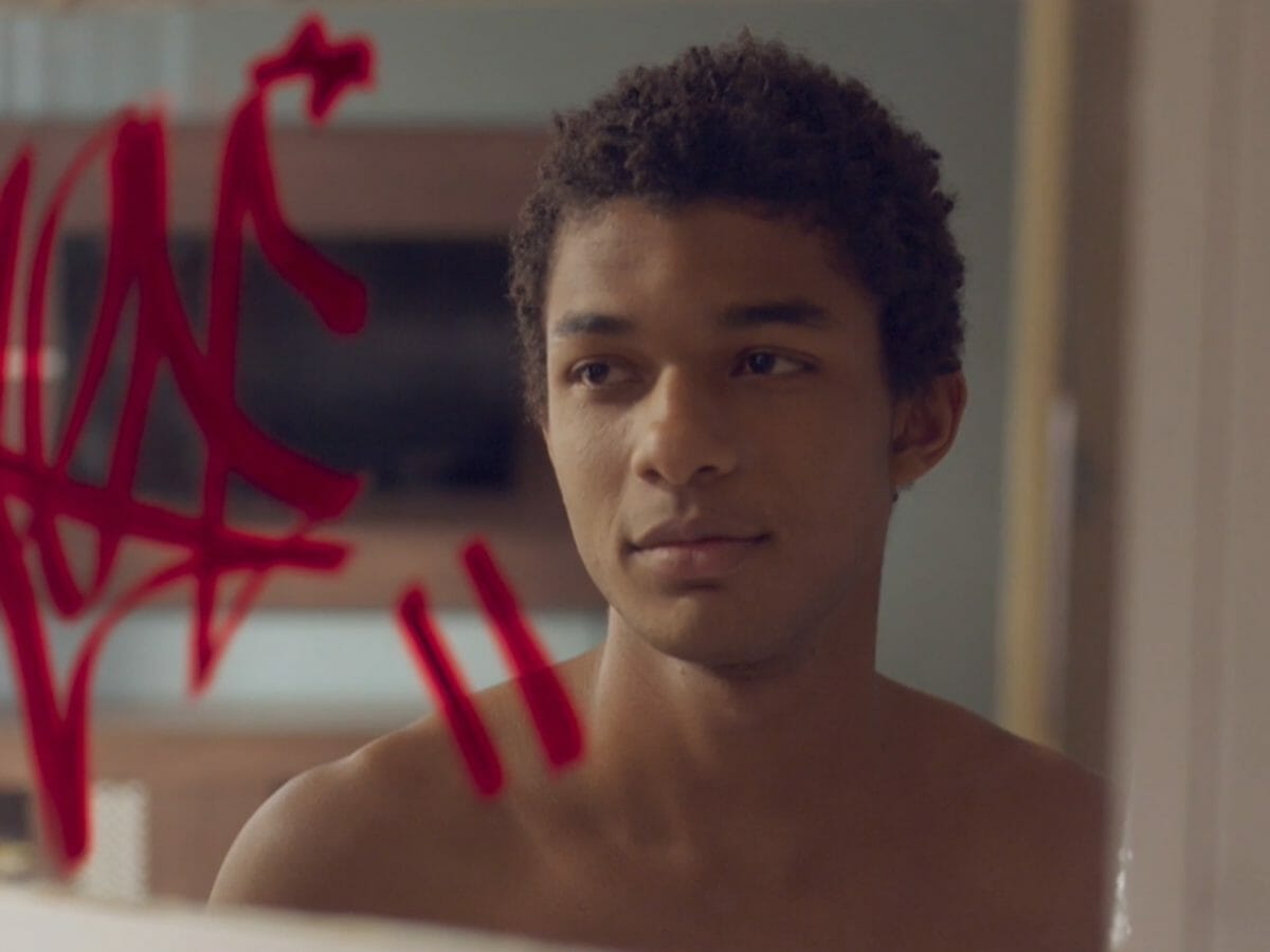Ravi (Juan Paiva) em Um Lugar ao Sol (Reprodução/Globo)