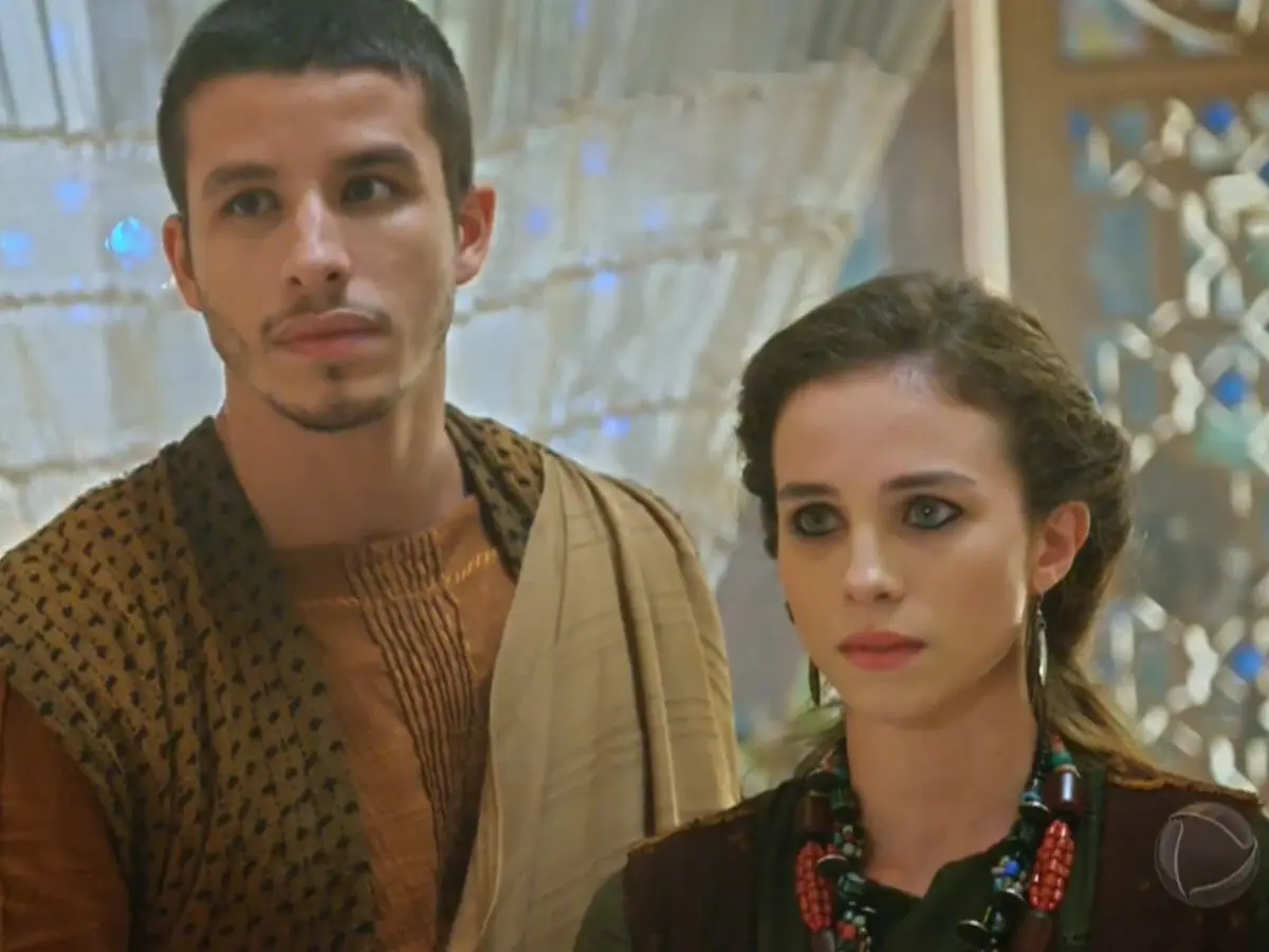 Sarai (Laryssa Ayres) e Harã (Ricky Tavares) em A Bíblia (Reprodução/Record TV)