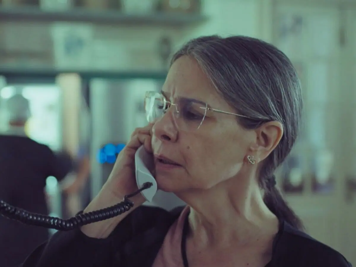 Mercedes (Angela Figueiredo) em Um Lugar ao Sol (Reprodução/Globo)