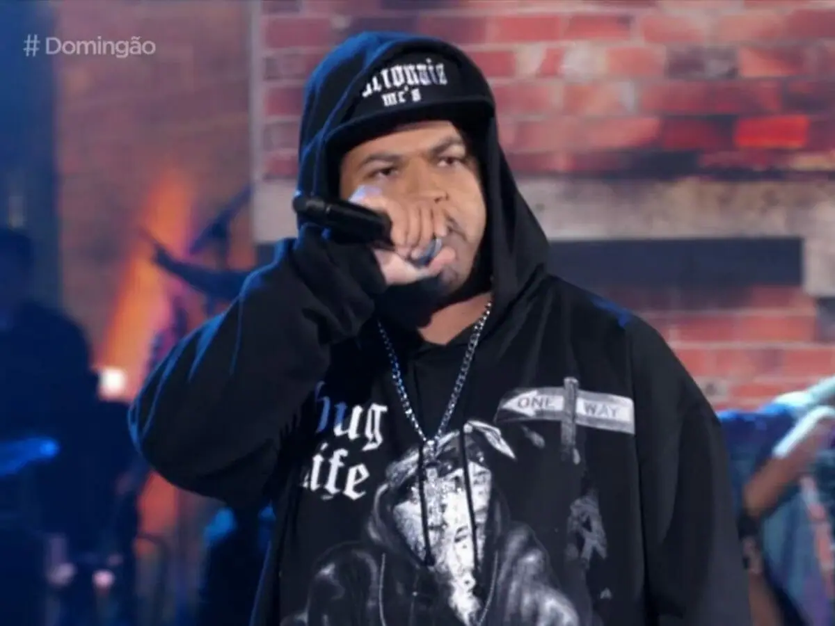 Robson Nunes como Mano Brown no Domingão (Reprodução/Globo)