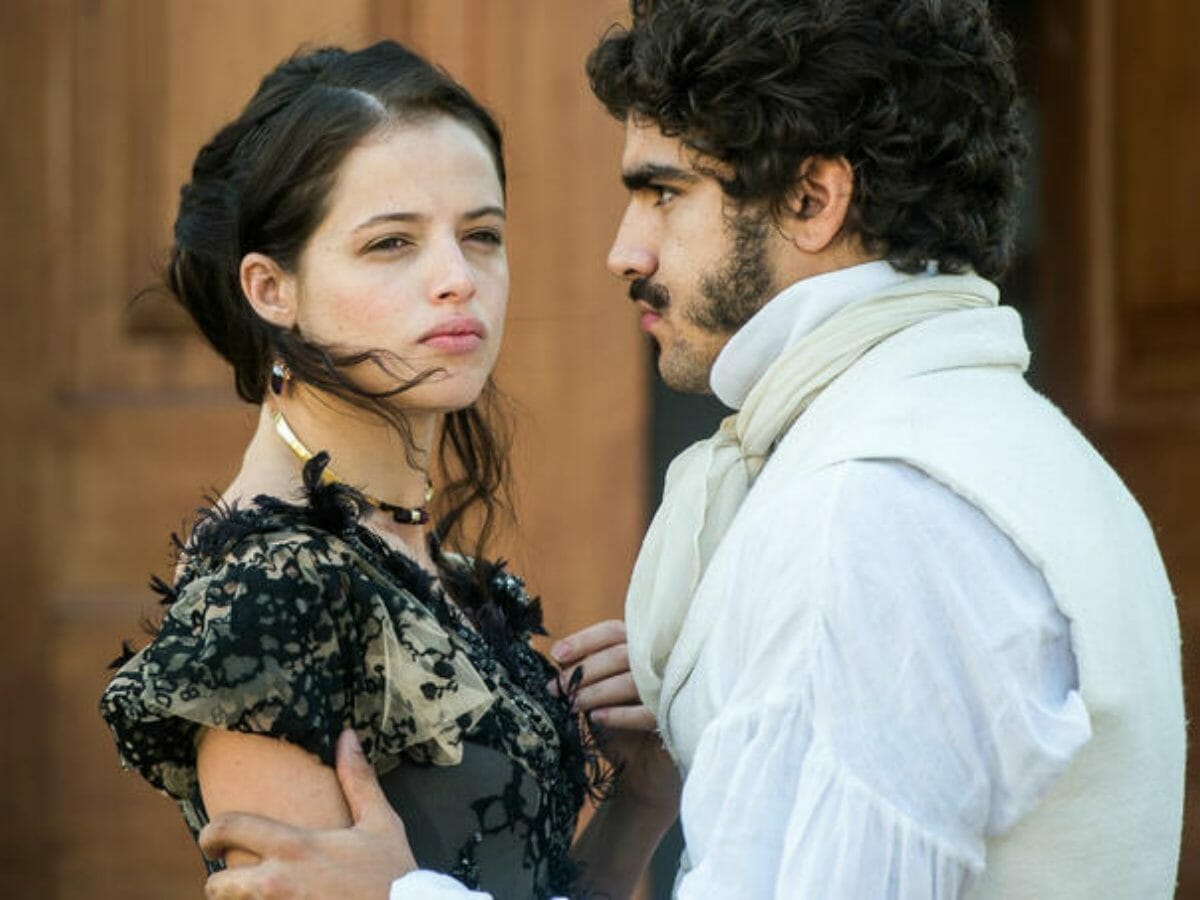 Domitila (Agatha Moreira) e Dom Pedro I (Caio Castro) em Novo Mundo (Reprodução)