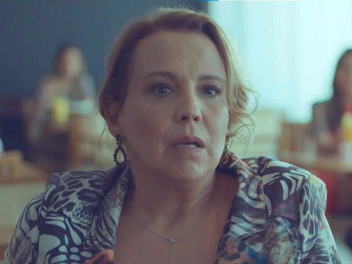 Elenice (Ana Beatriz Nogueira) em Um Lugar ao Sol