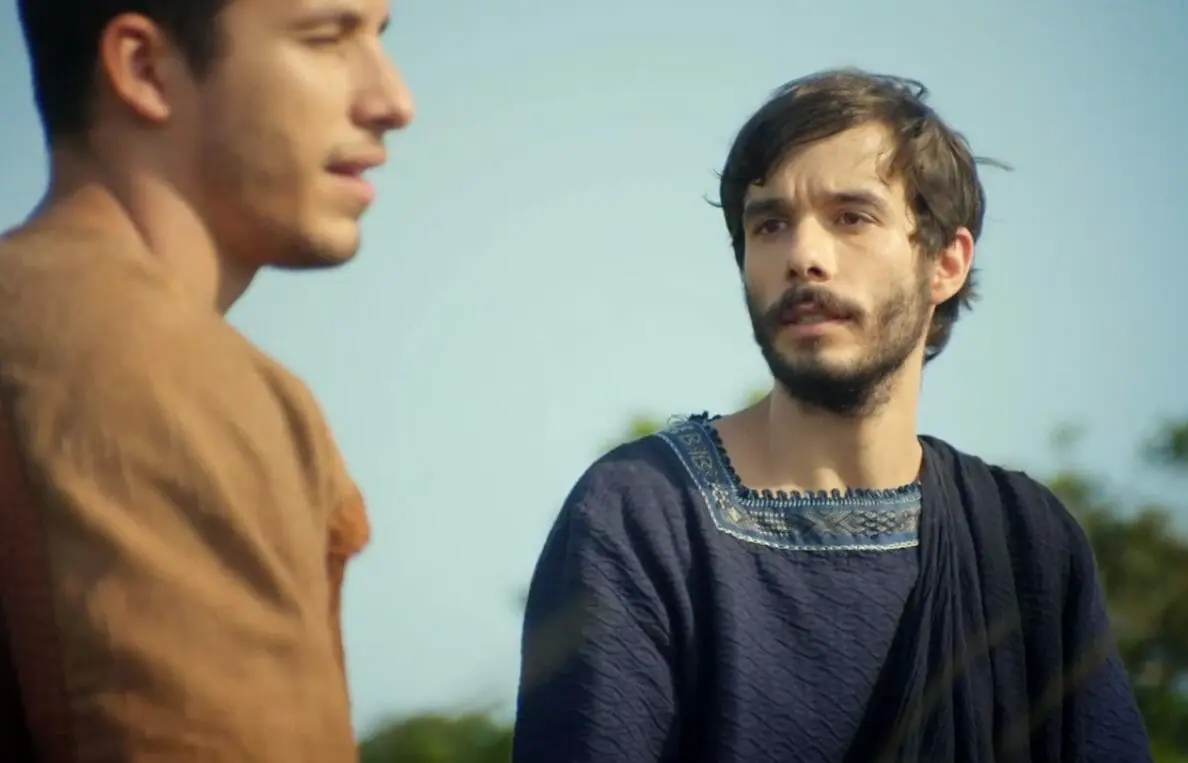Harã (Ricky Tavares) e Abrão (Vitor Novello) em Gênesis (Reprodução)