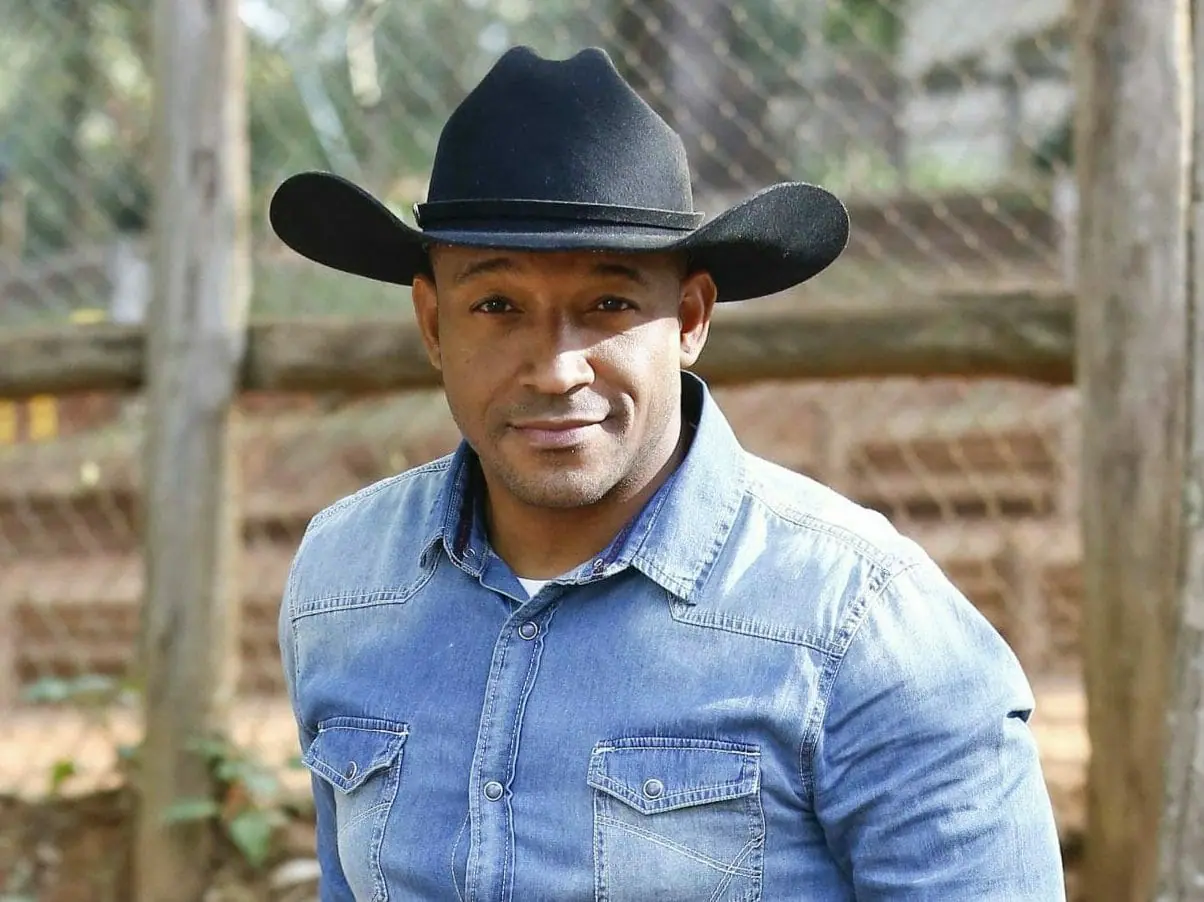Inácio (Eddie Coelho) em Carinha de Anjo (Rafael Cusato/SBT)