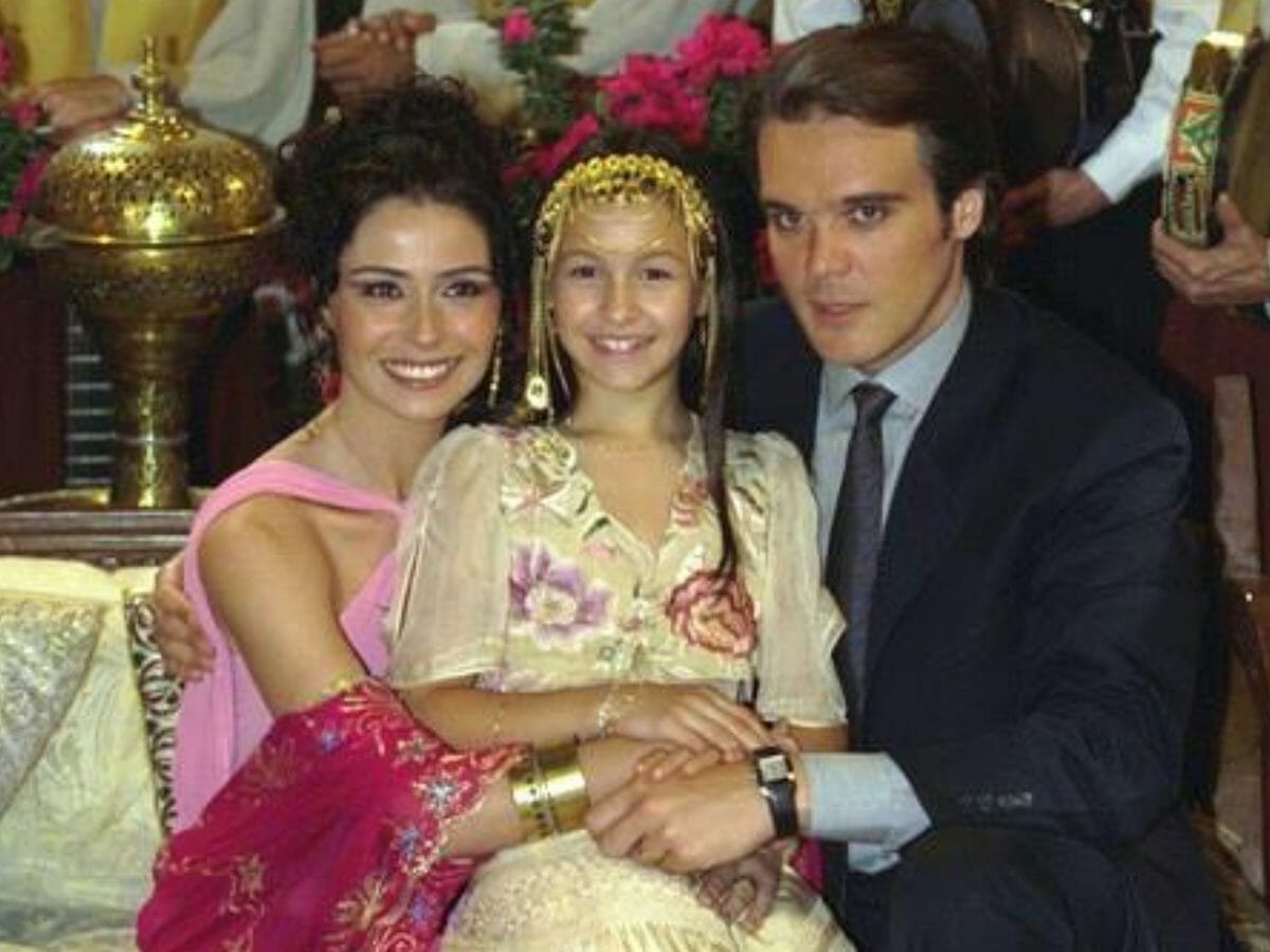 Jade (Giovanna Antonelli), Khadija (Carla Diaz) e Said (Dalton Vigh) em O Clone (Reprodução)