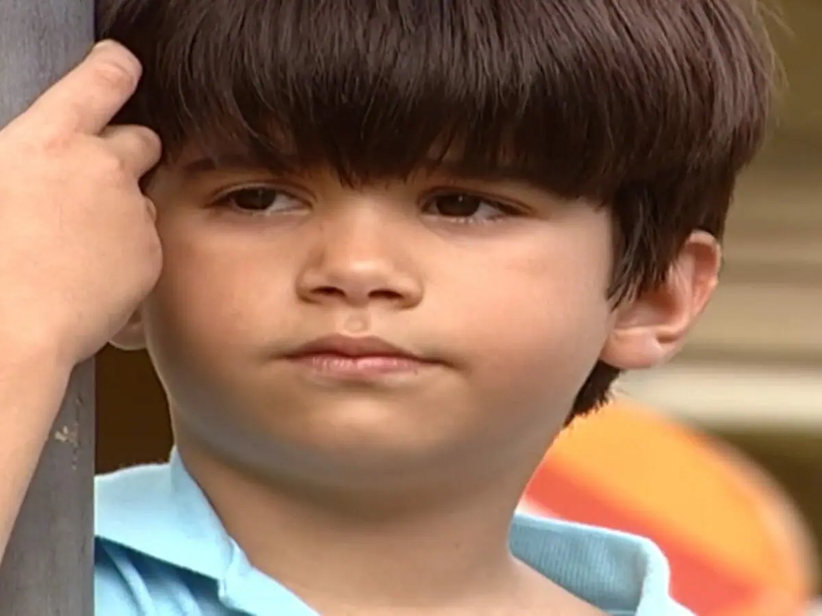 Léo (Victor Cugula) em O Clone (Reprodução Globo)