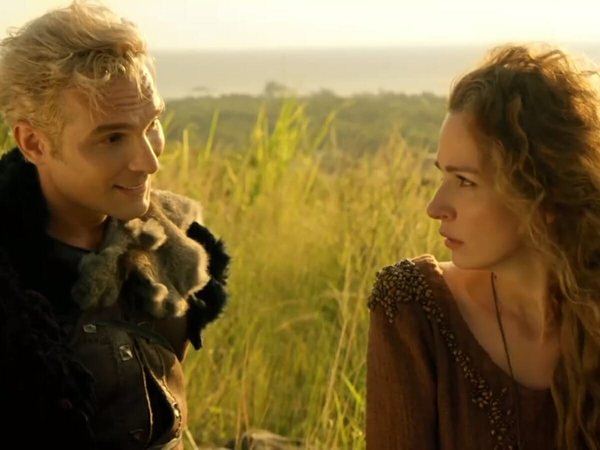 Lúcifer (Igor Rickli) e Semíramis (Francisca Queiroz) de A Bíblia