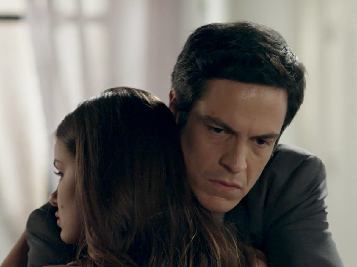 Luíza (Camila Queiroz) e Eric (Mateus Solano) em Pega Pega