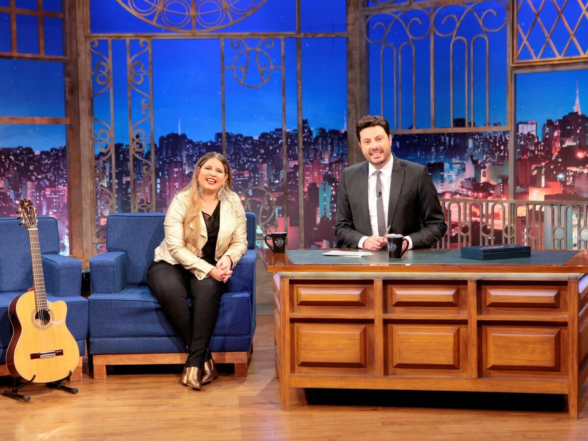 Marília Mendonça e Danilo Gentili no The Noite