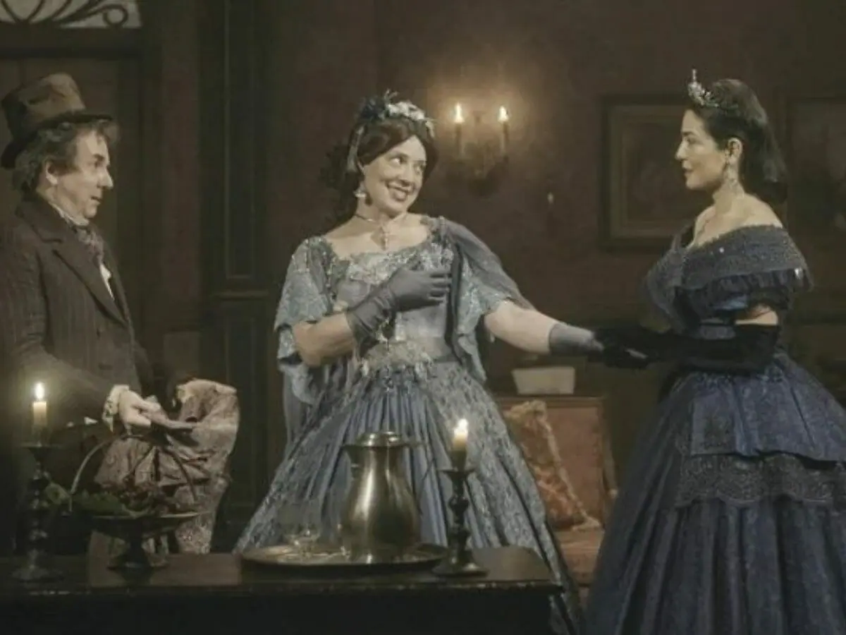 Quinzinho (Augusto Madeira), Giuseppina (Helga Nemetik) e Teresa Cristina (Leticia Sabatella) em Nos Tempos do Imperador (Reprodução)