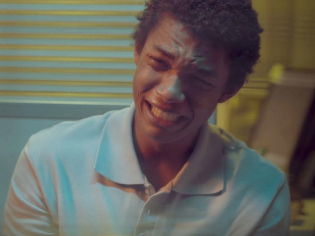 Ravi (Juan Paiva) em Um Lugar ao Sol