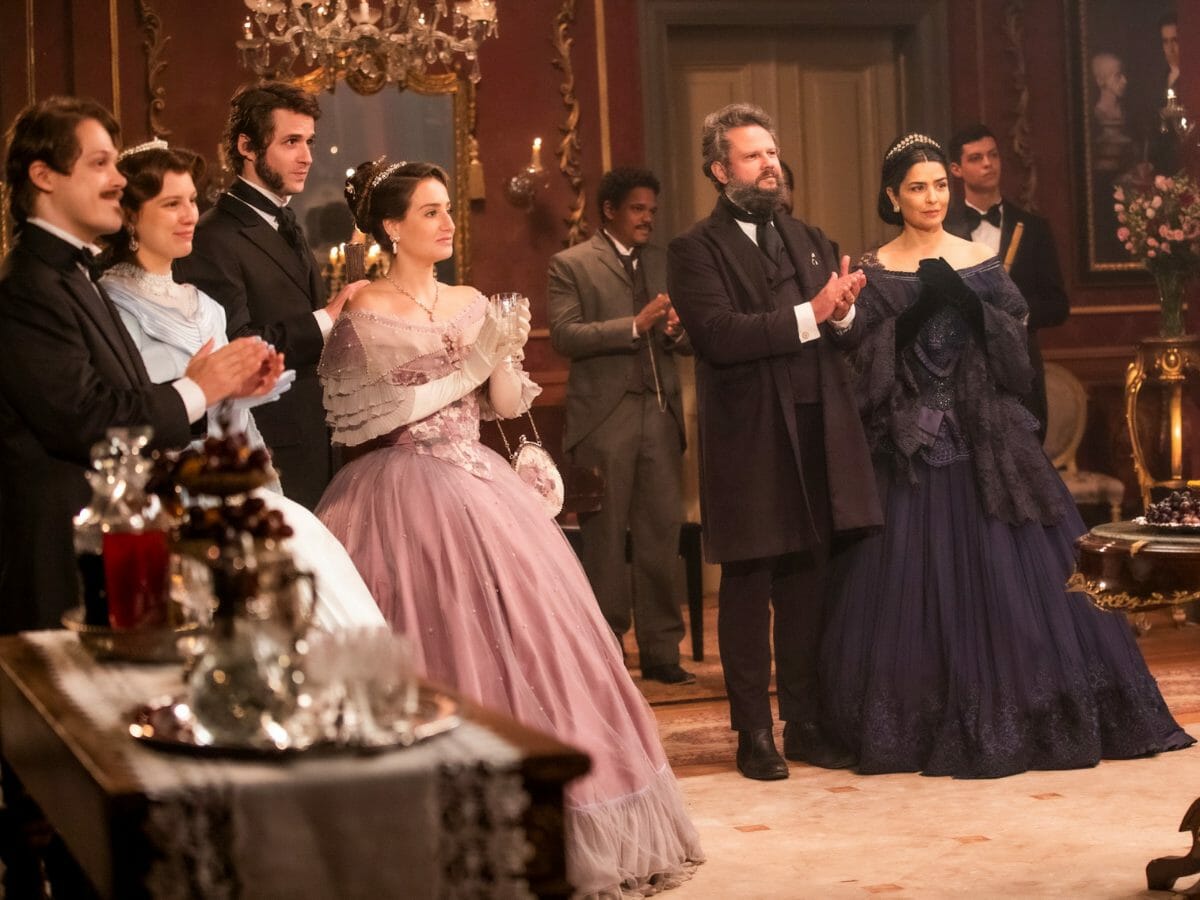 Sarau na casa da Condessa de Barral (Mariana Ximenes) em Nos Tempos do Imperador (Globo - João Miguel Júnior)