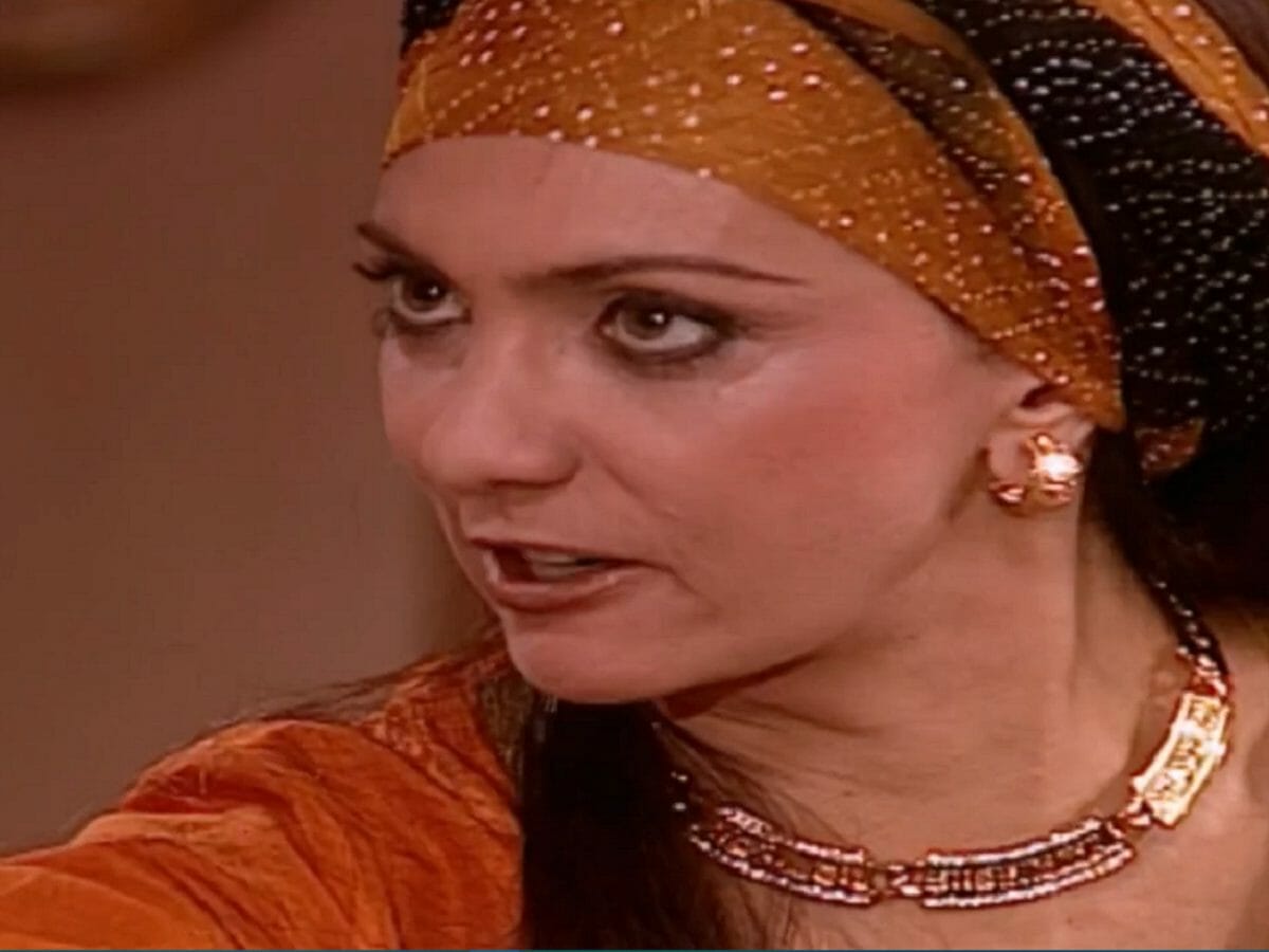 Nazira (Eliane Giardini) em O Clone