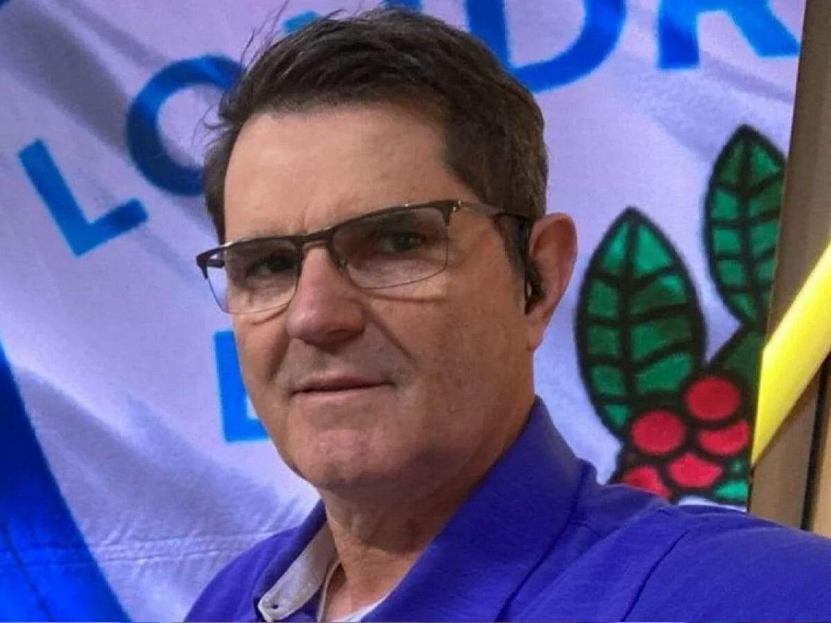 Linhares Jr. no estúdio do SporTV