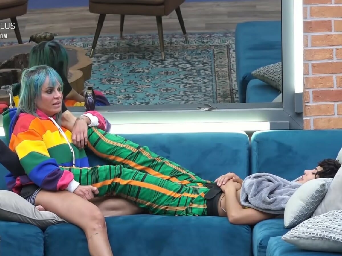Valentina Francavilla e Aline Mineiro em A Fazenda 13_1811