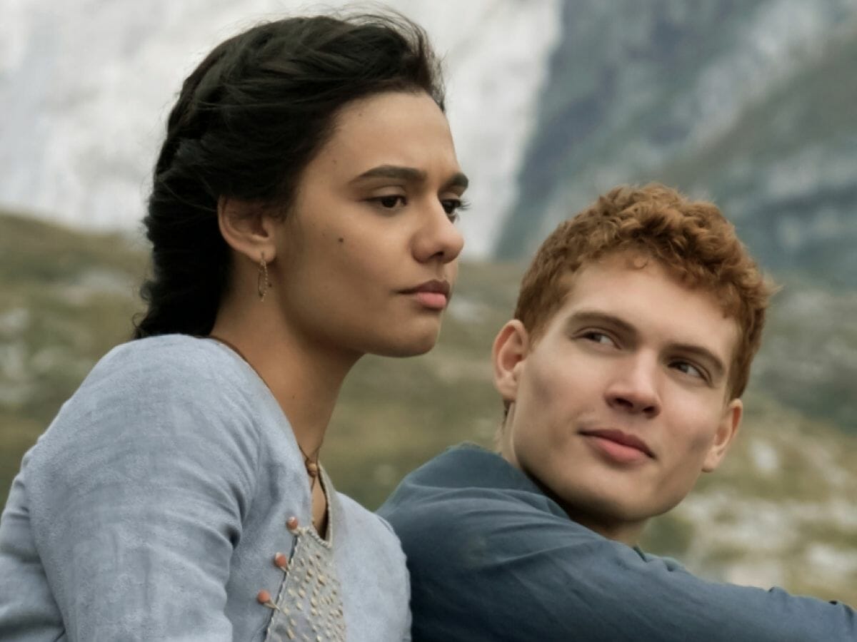 Madeleine Madden e Josha Stradowski na 1ª temporada de A Roda do Tempo