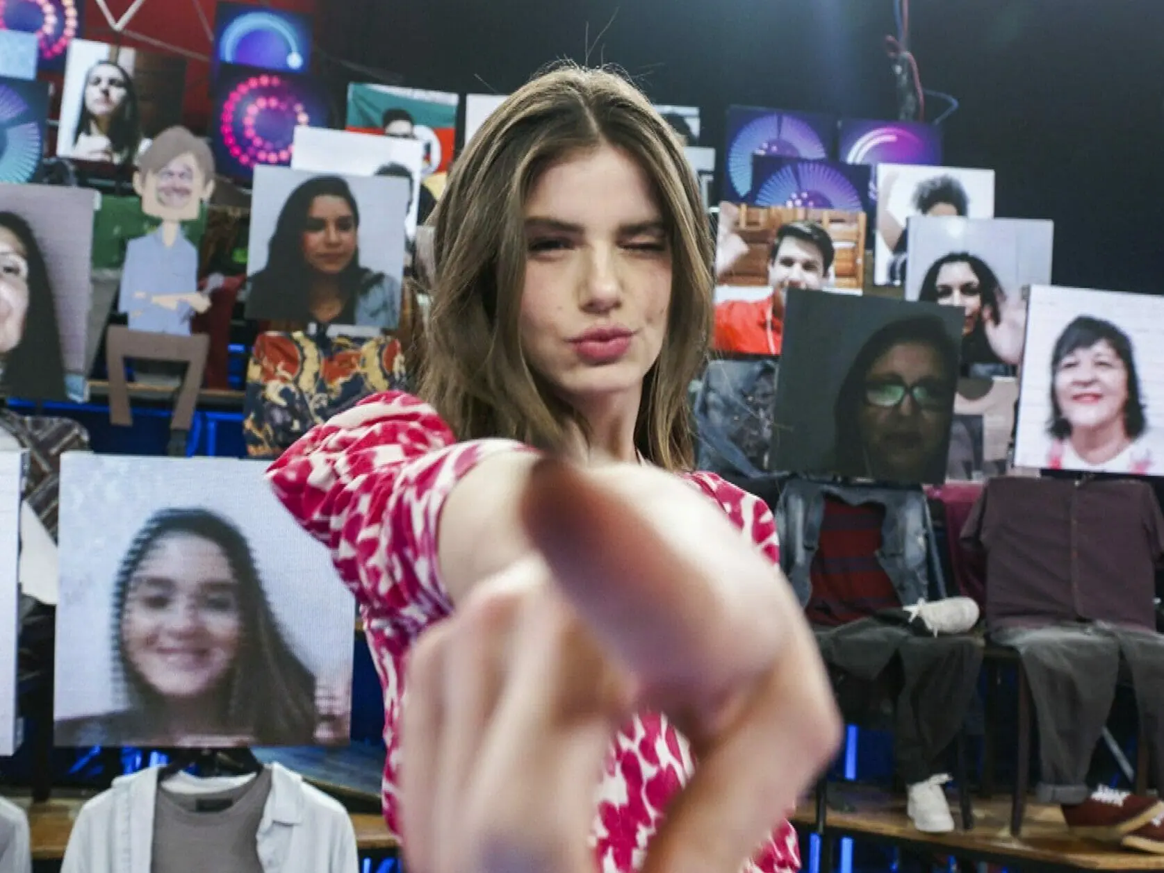 Camila Queiroz no Altas Horas