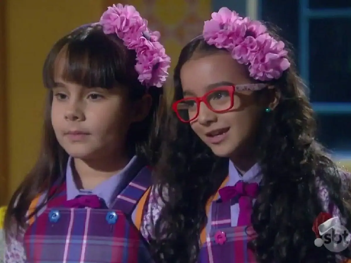 Frida (Sienna Belle) e Bárbara (Renata Randel) em Carinha de Anjo (Reprodução/SBT)