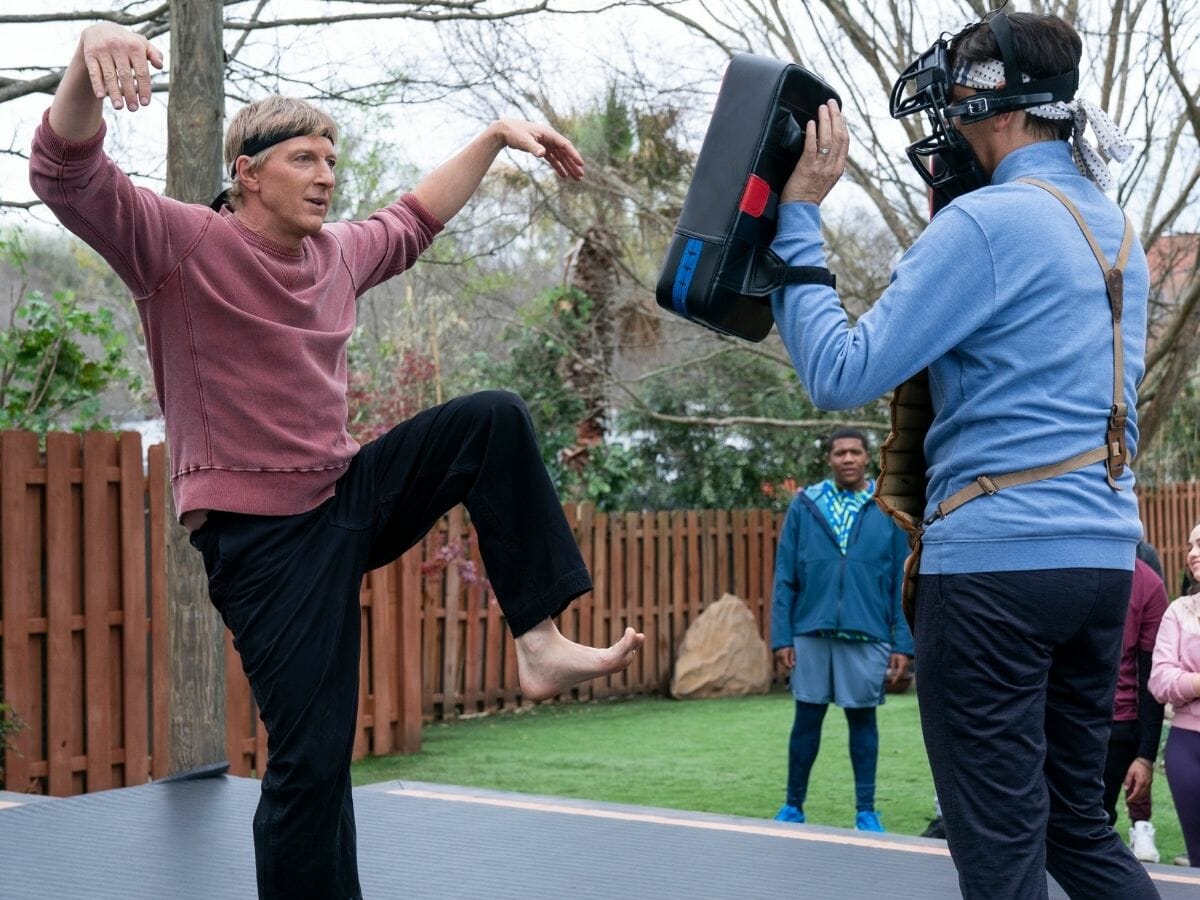 William Zabka prepara um chute na 4ª temporada de Cobra Kai