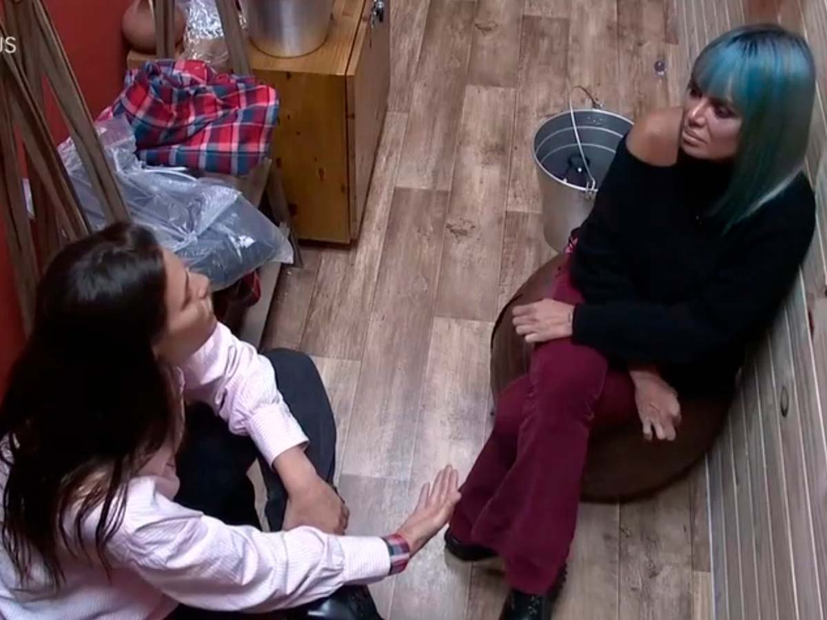 Dayane Mello e Valentina Francavilla em A Fazenda 13