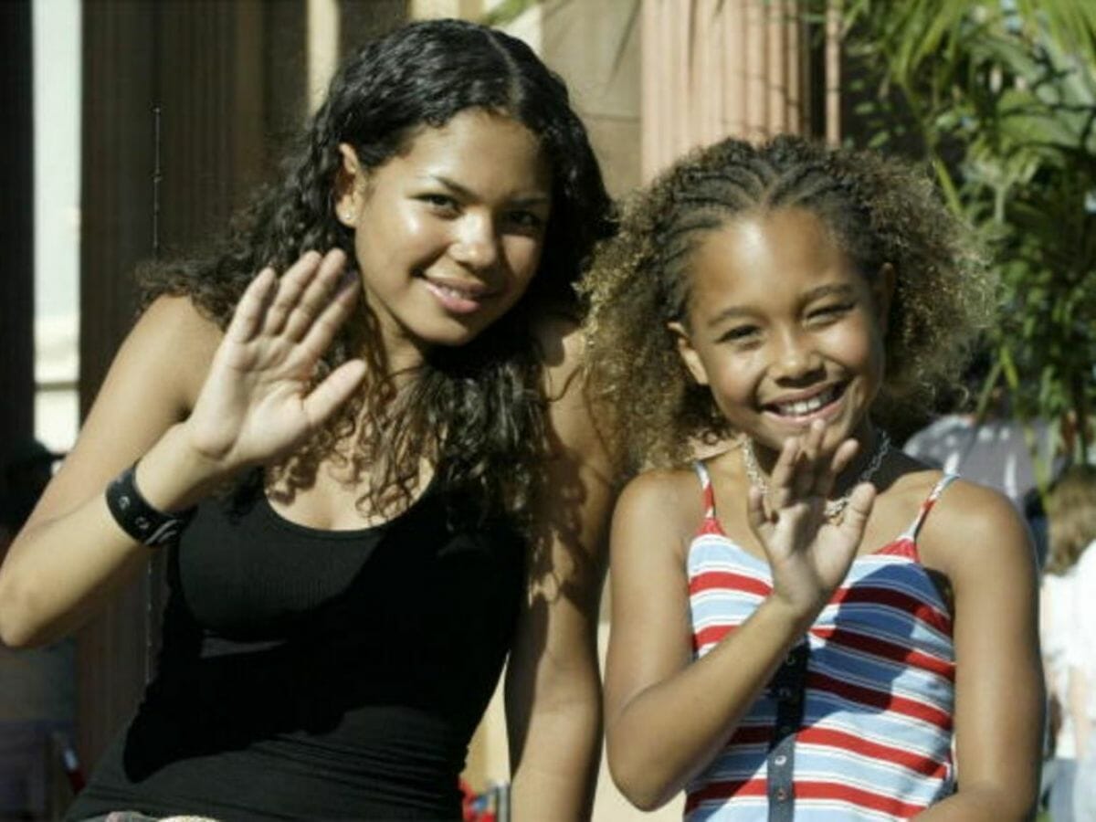 Jennifer Freeman (à esq.) e Parker McKenna Posey foram irmãs em Eu, a Patroa e as Crianças