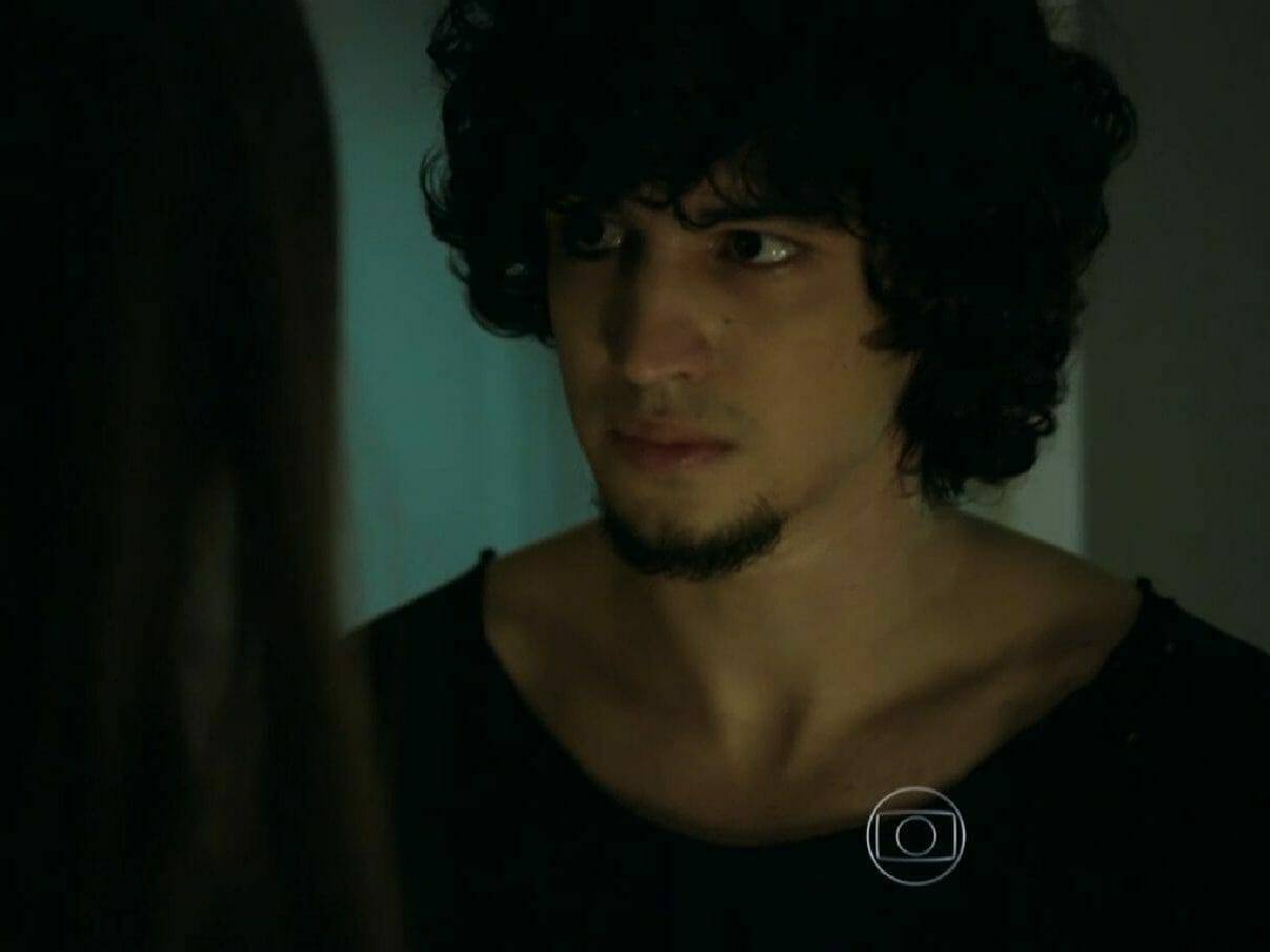 Gui (Gabriel Leone) e Angel (Camila Queiroz) em Verdades Secretas (Reprodução/Globoplay)