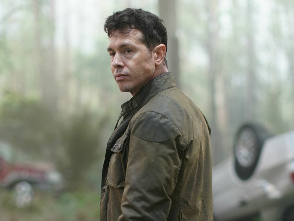 Jon Seda, ex-Chicago P.D., em cena da série La Brea
