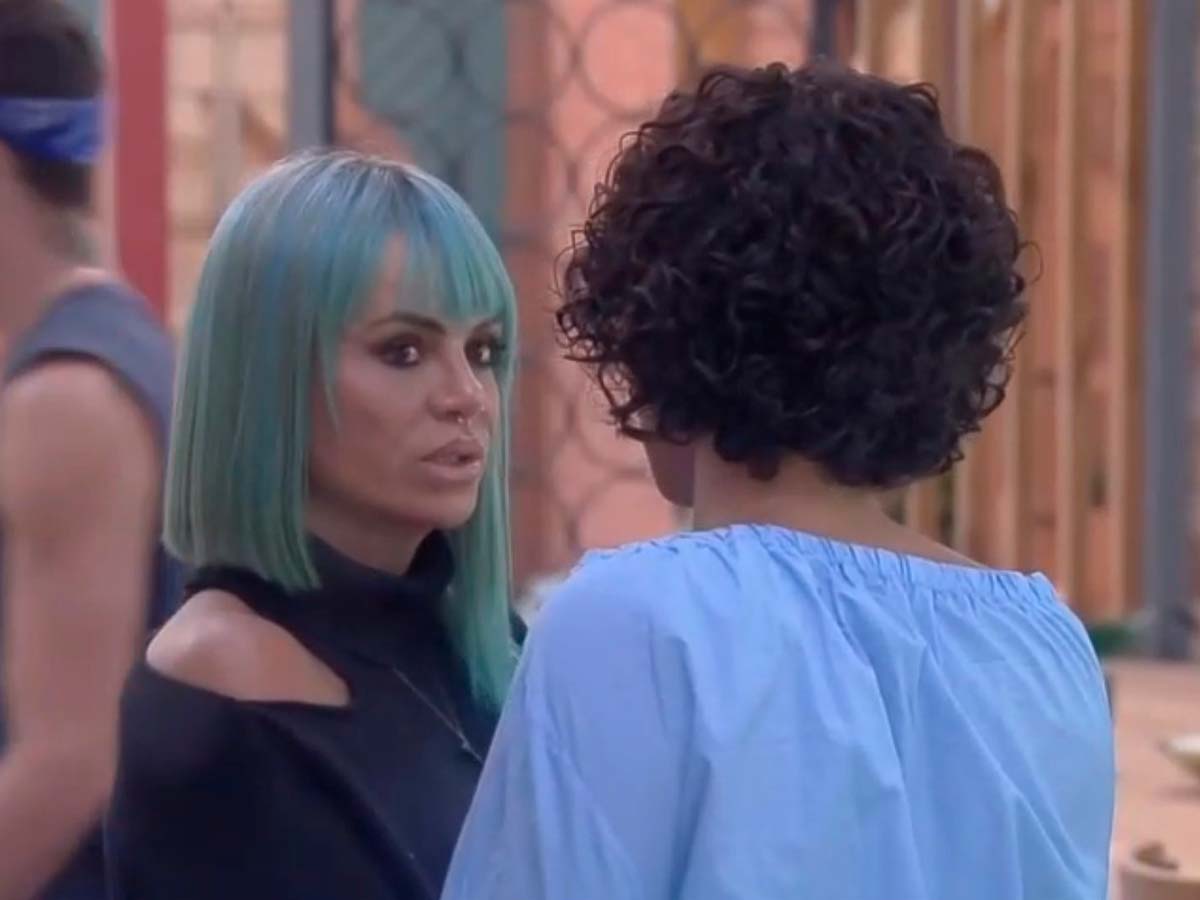 Aline Mineiro e Valentina Francavilla em A Fazenda 13