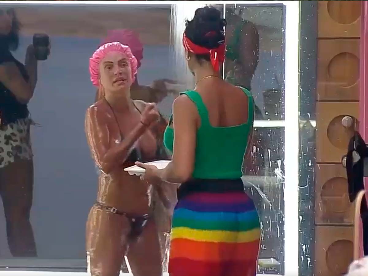 Valentina Francavilla e Aline Mineiro em A Fazenda 13