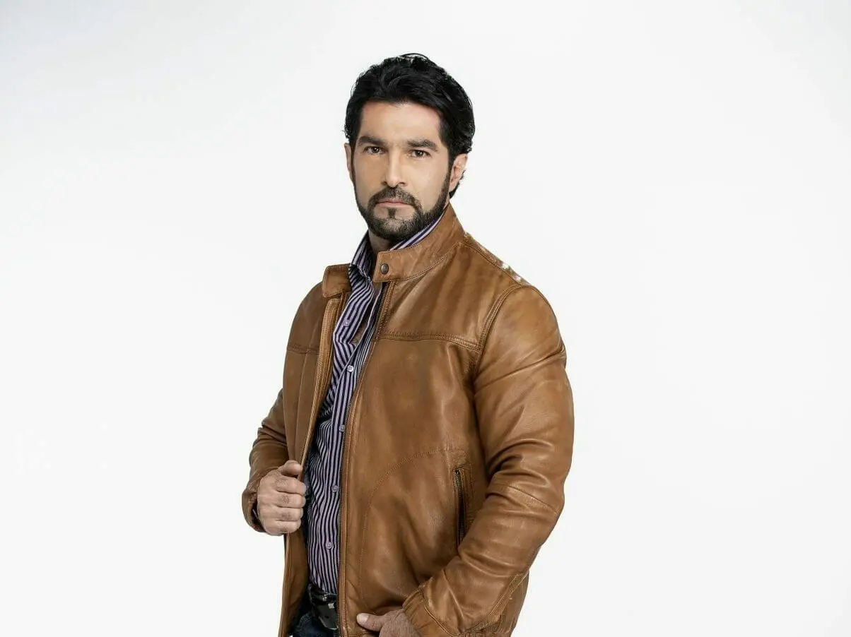 Robles (Arturo Carmona) em Te Dou a Vida (Divulgação/SBT)