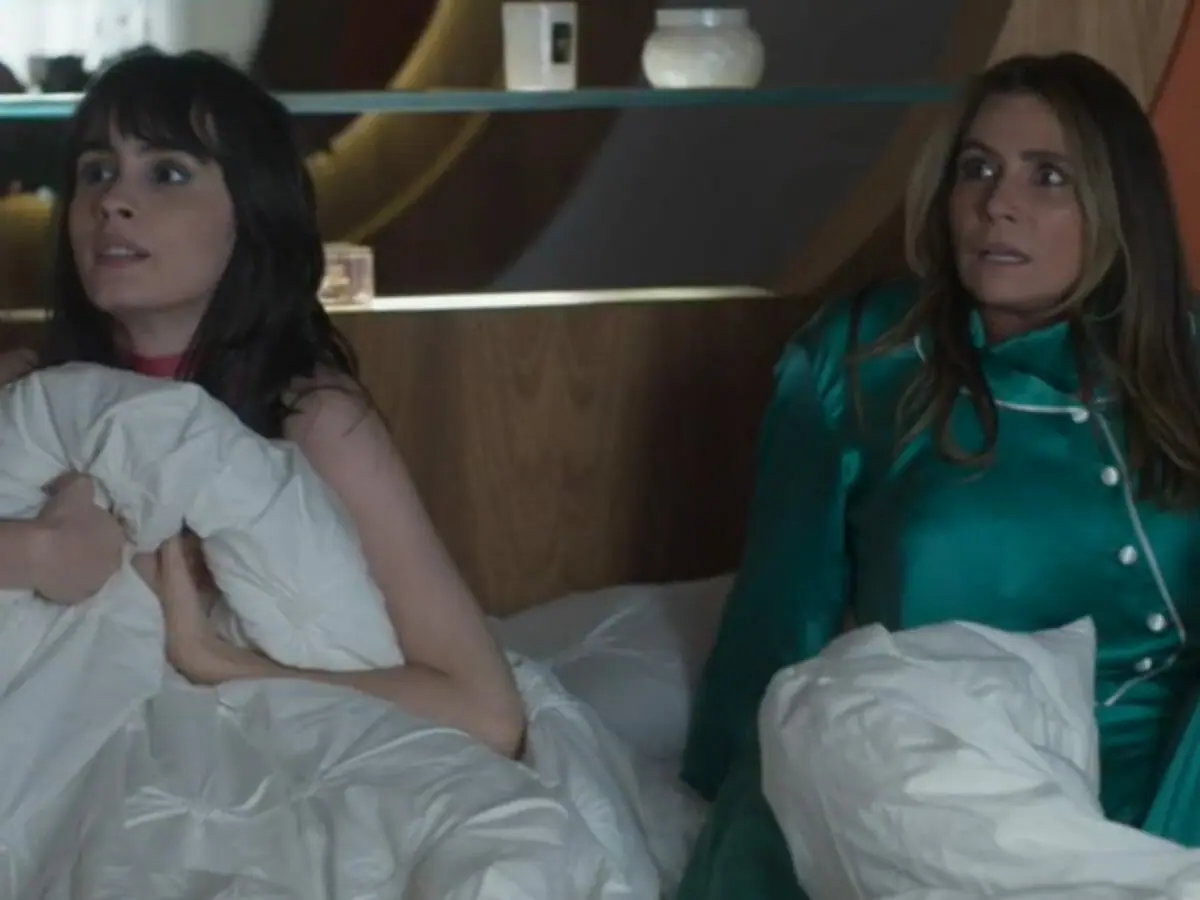 Flávia (Valentina Herszage) e Paula (Giovanna Antonelli) em Quanto Mais Vida, Melhor! (Reprodução/Globo)