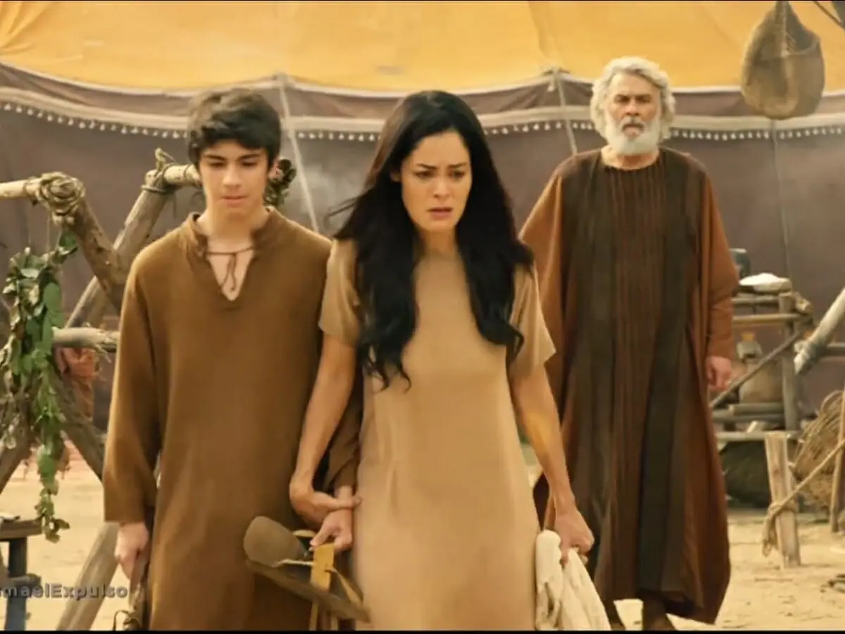 Abraão (Zé Carlos Machado), Ismael (Henrique Camargo) e Agar (Hylka Maria) de A Bíblia