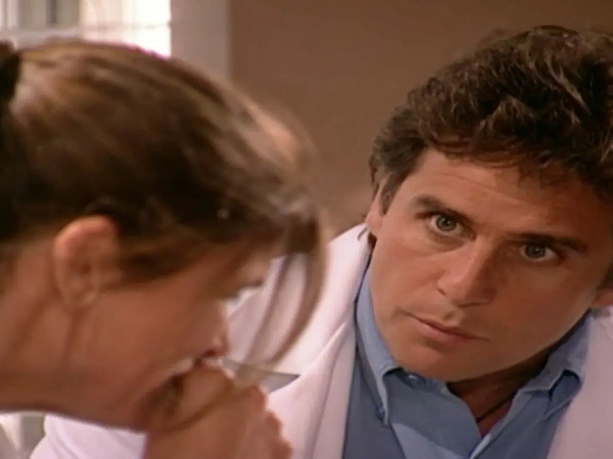 Alicinha (Cristiana Oliveira) e Escobar (Marcos Frota) em O Clone (Reprodução)