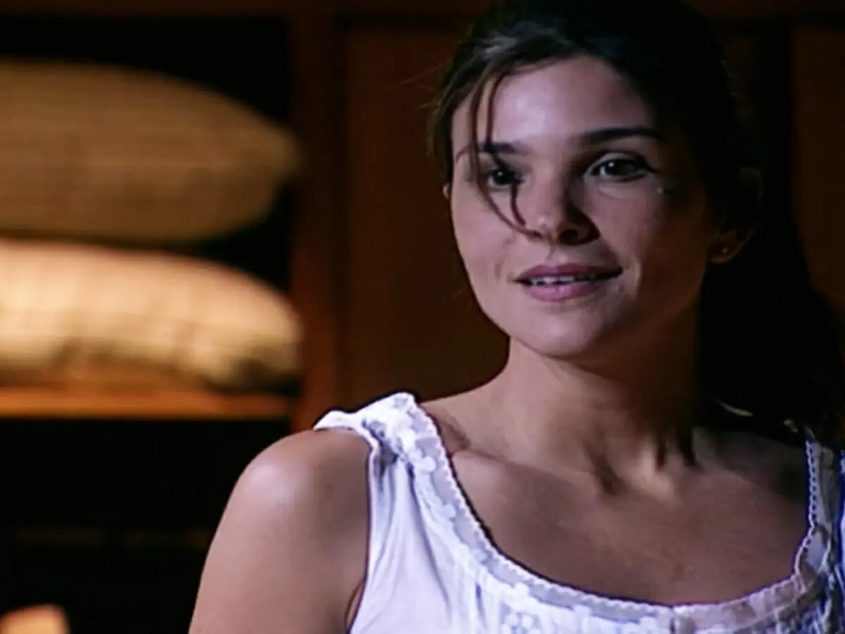 Alicinha (Cristiana Oliveira) em O Clone