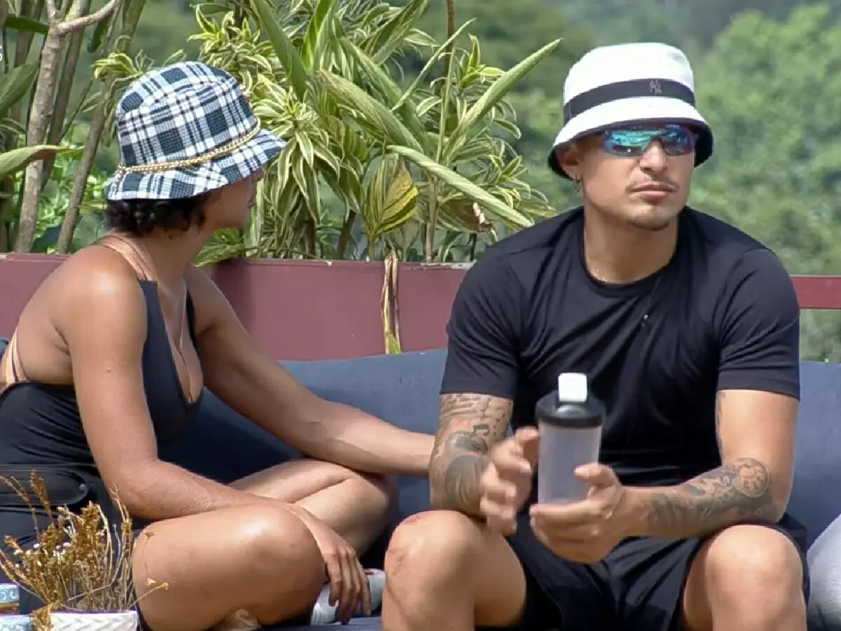 Aline Mineiro e MC Gui em A Fazenda 13 (Reprodução/PlayPlus)