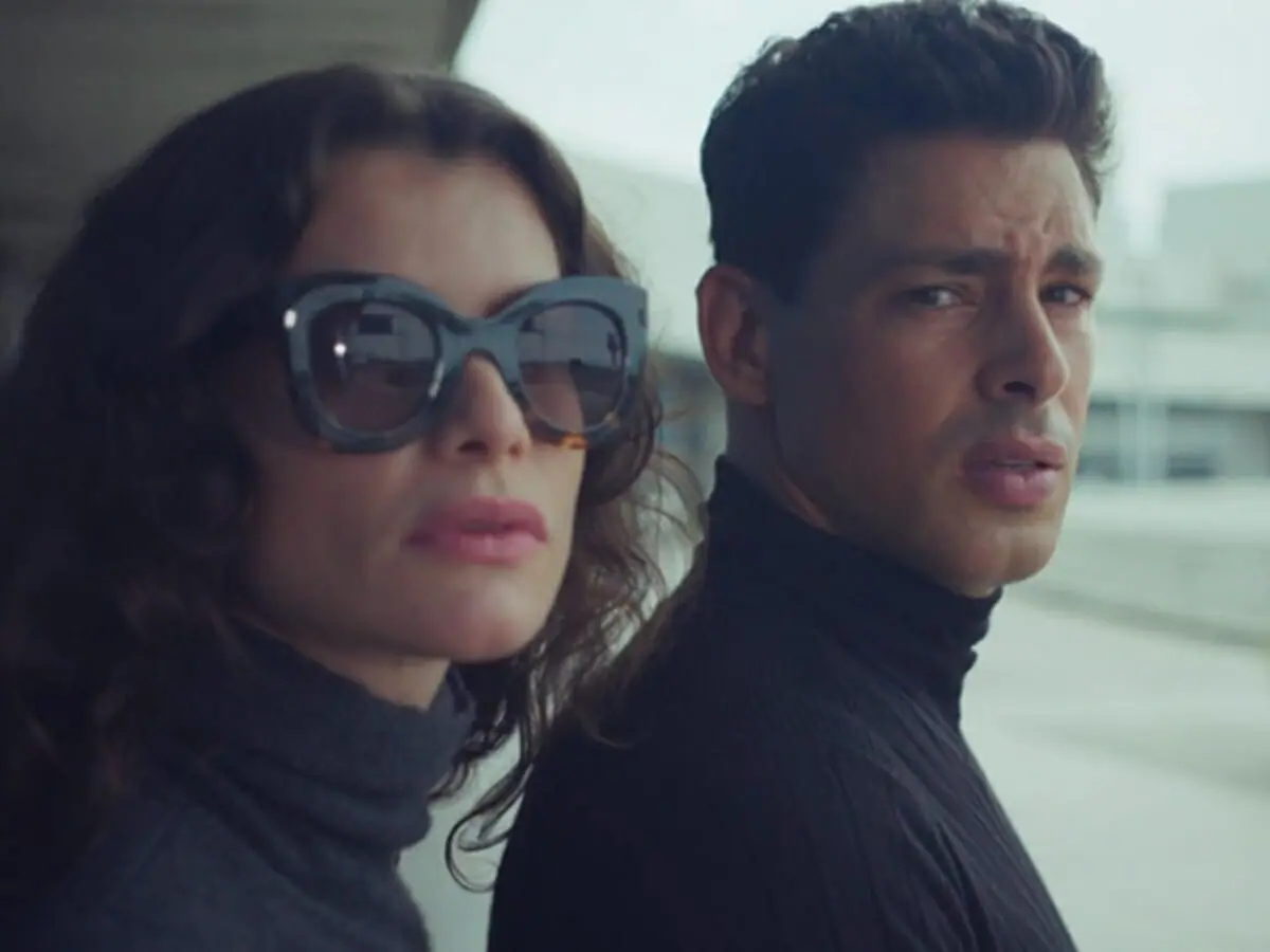 Aline Moraes (Bárbara) e Cauã Reymond (Renato) em cena de Um Lugar ao Sol (Reprodução: Globo)