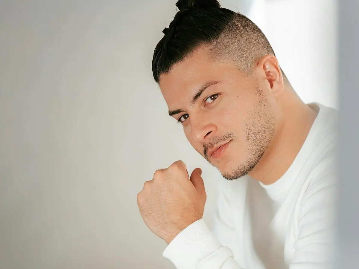 Ator Arthur Aguiar