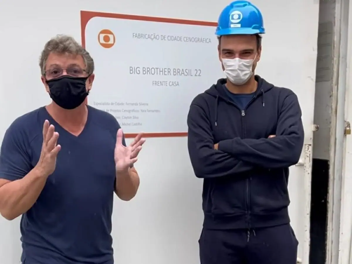 Boninho e Tadeu Schmidt visitam as obras da casa do BBB 22 (Reprodução: Instagram)