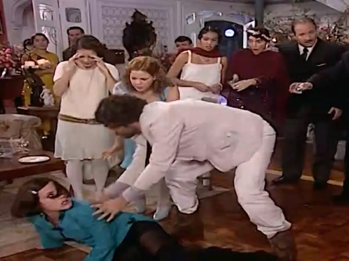 Catarina (Adriana Esteves) e Petruchio (Eduardo Moscovis) de O Cravo e a Rosa