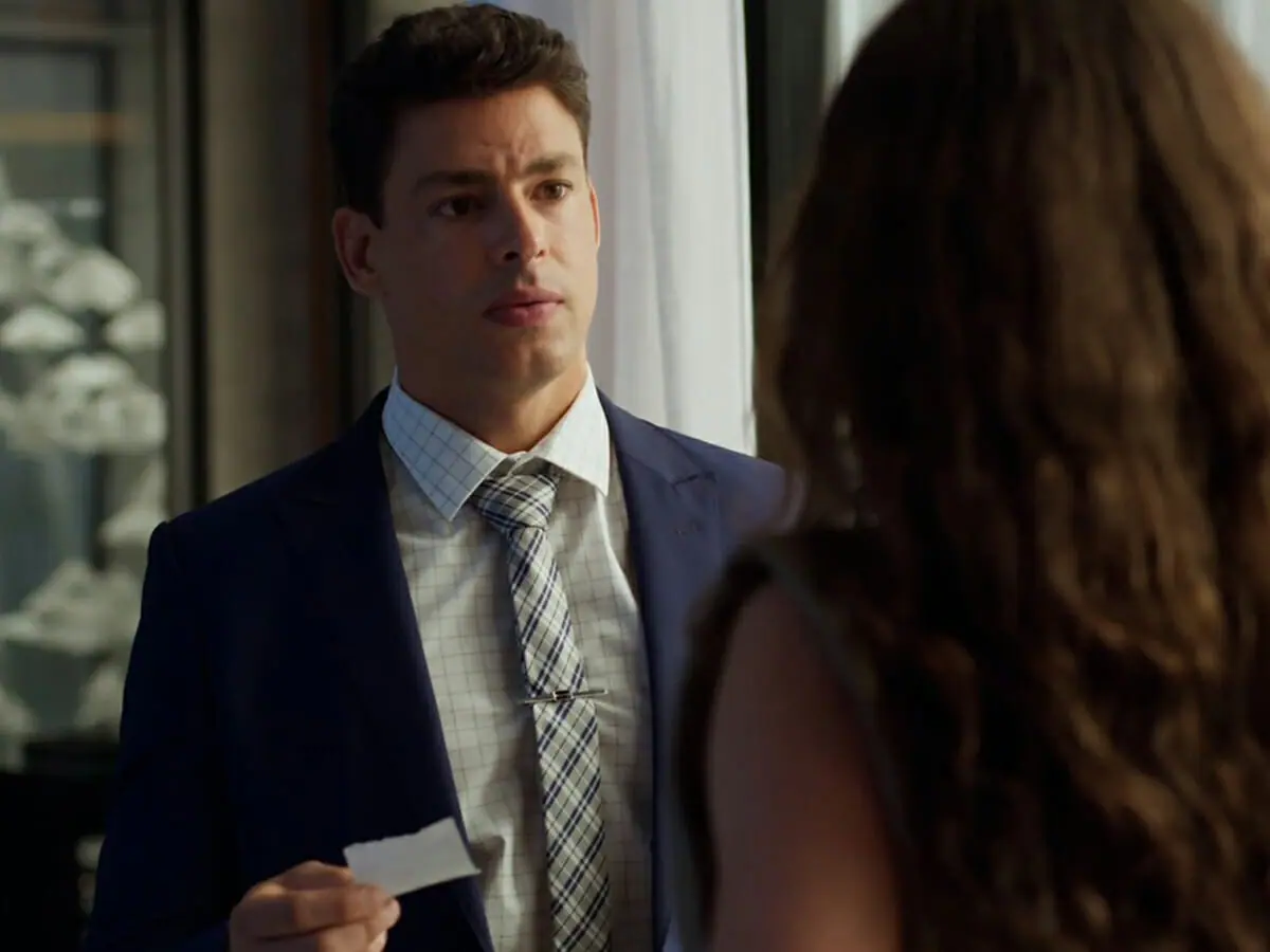 Christian (Cauã Reymond) e Bárbara (Alinne Moraes) em Um Lugar ao Sol