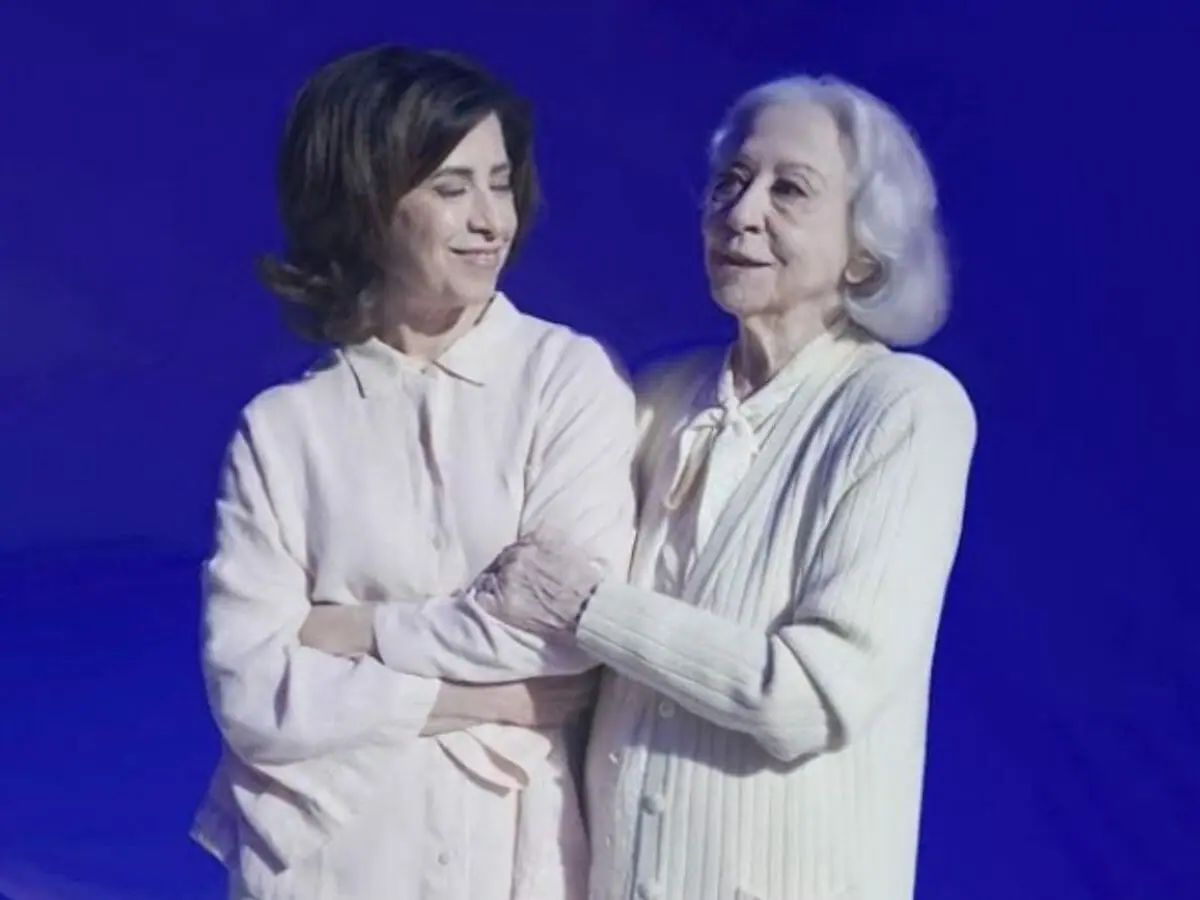 Fernanda Torres e Fernanda Montenegro na vinheta de fim de ano da Globo (Reprodução/Globo)