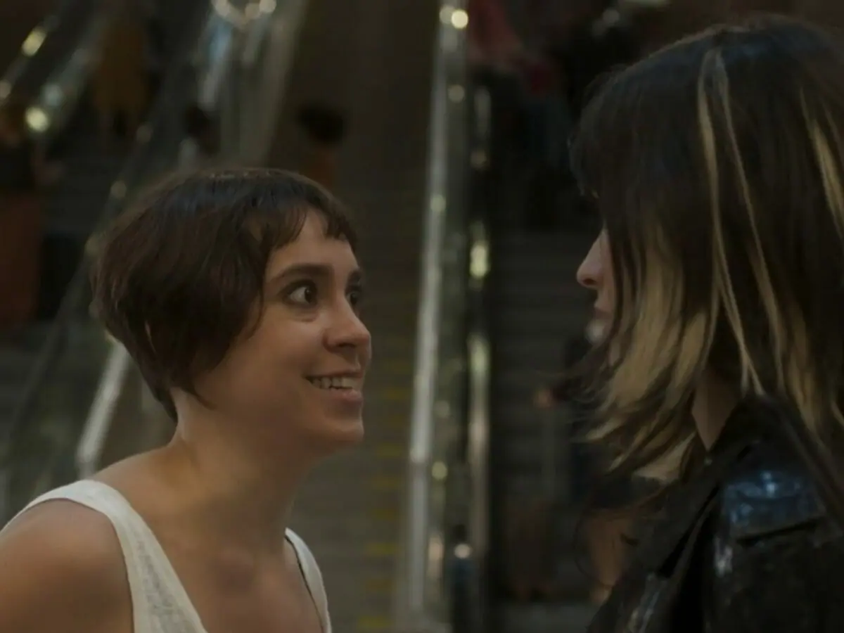Cora (Valentina Bandeira) e Flávia (Valentina Herzage) em Quanto Mais Vida, Melhor (Reprodução/Globo)