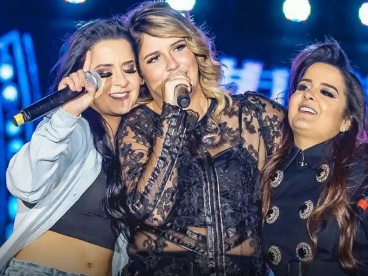 Maiara e Maraísa ao lado de Marília Mendonça (Reprodução)