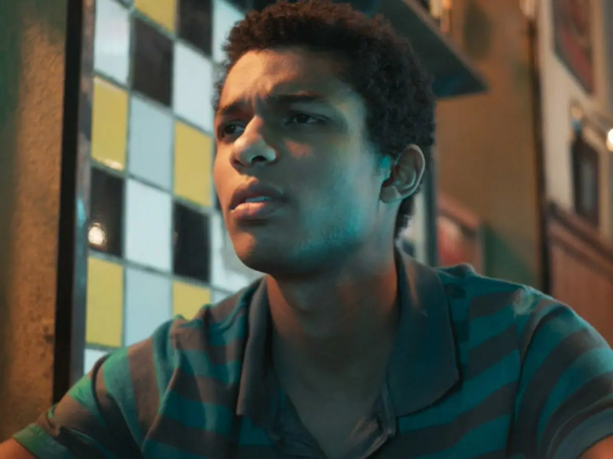 Ravi (Juan Paiva) em Um Lugar ao Sol (Reprodução/Globo)