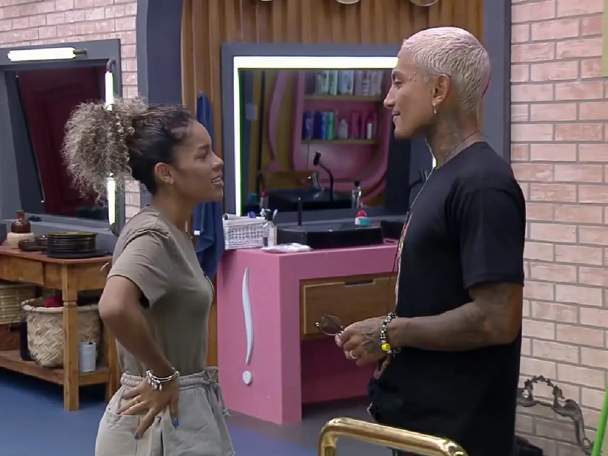 Sthefane Matos e Dynho Alves em A Fazenda 13 (Reprodução/PlayPlus)