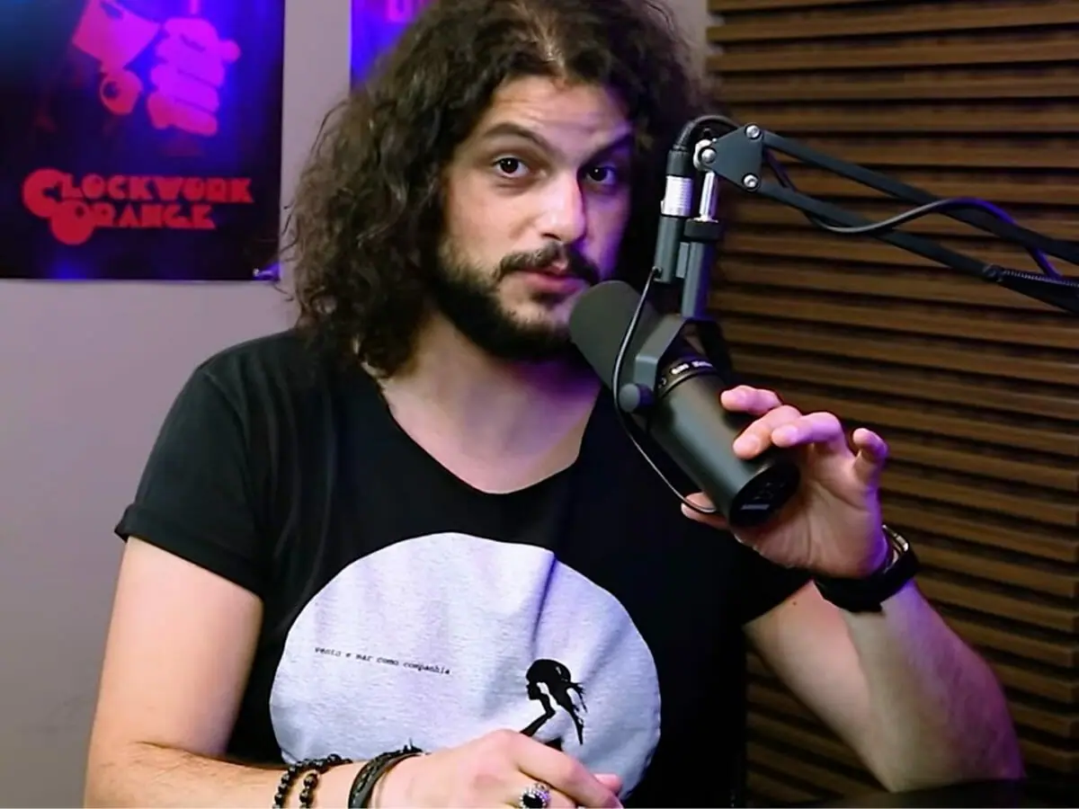 Ex-Masterchef Mohamad Hindi em podcast de Rafinha Bastos (Reprodução)