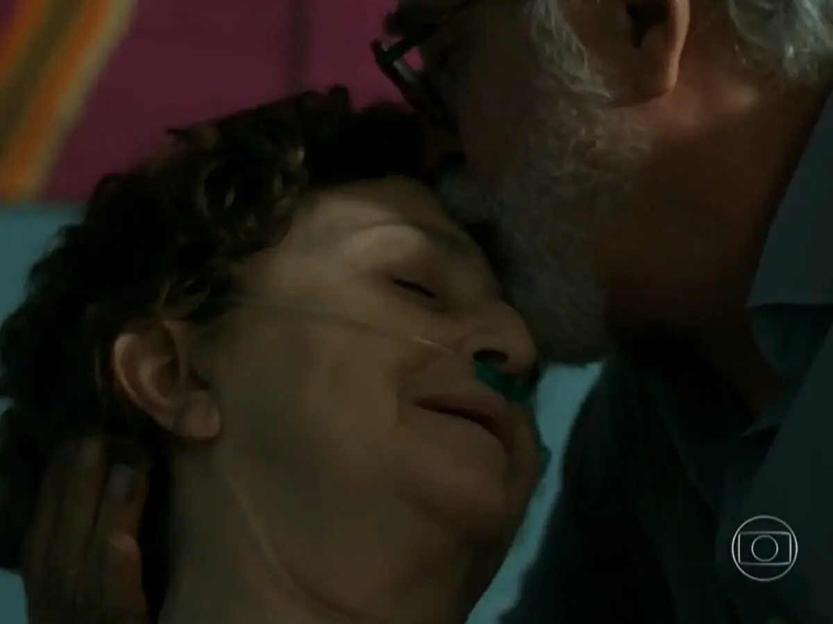 Hilda (Ana Lúcia Torre) e Oswaldo (Genézio de Barros) em Verdades Secretas