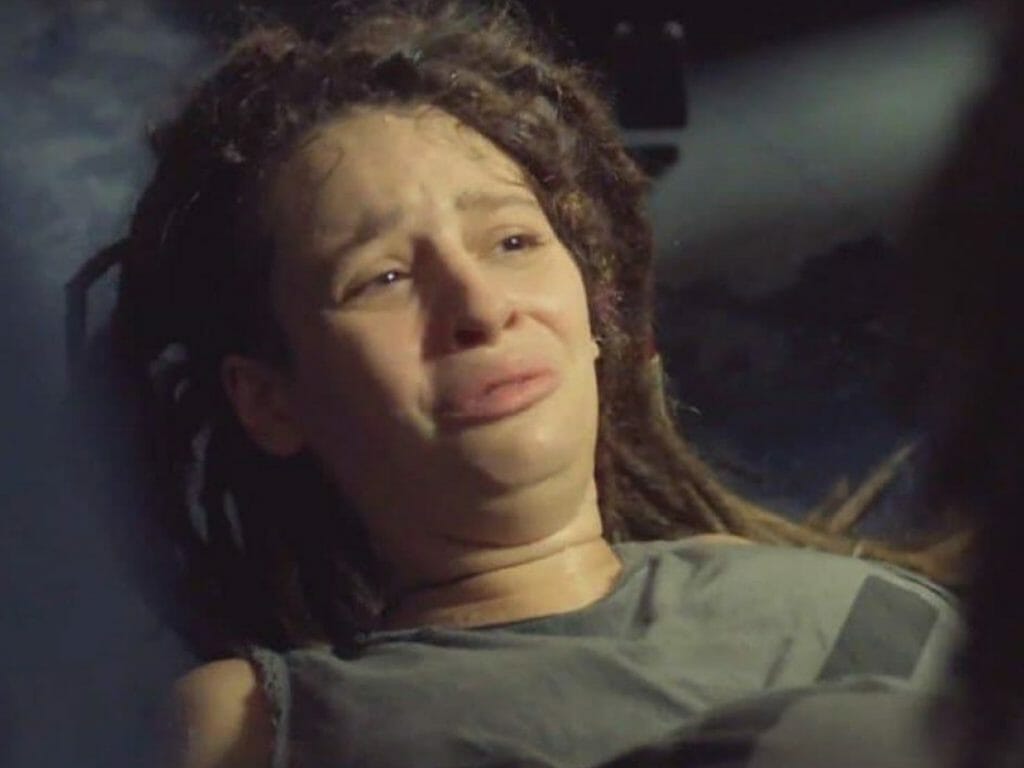 Joy (Lara Tremouroux) em Um Lugar ao Sol
