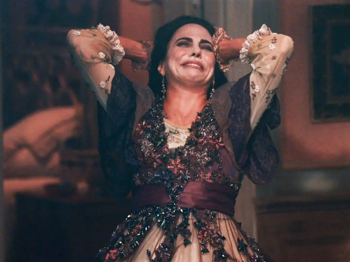 Lota (Paula Cohen) em Nos Tempos do Imperador