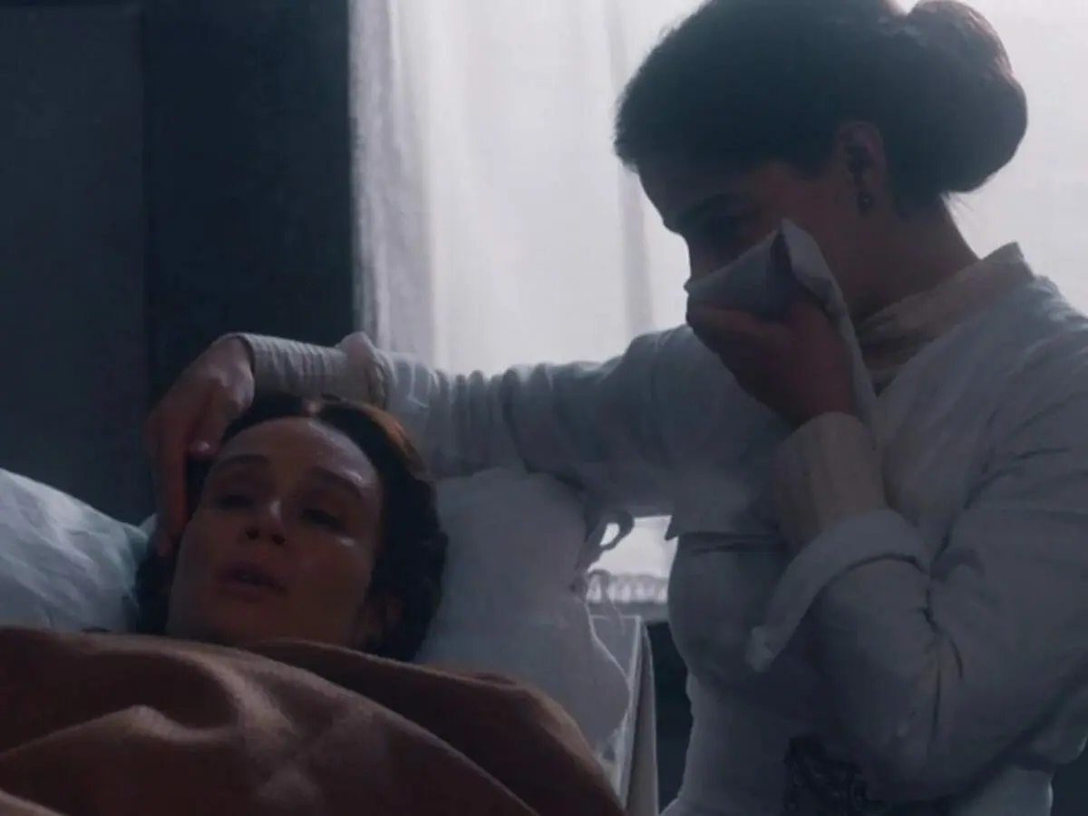 Luísa (Mariana Ximenes) e Pilar (Gabriel Medvedovski) em Nos Tempos do Imperador (Reprodução)